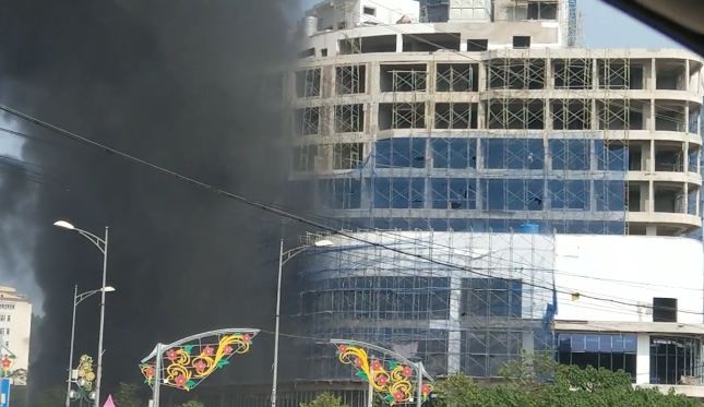 Hé lộ nguyên nhân vụ hỏa hoạn tại công trường trung tâm thương mại Yên Bái ảnh 1