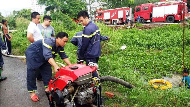 Cháy lớn tại xưởng sản xuất chổi, cả khu dân cư hoảng loạn ảnh 2