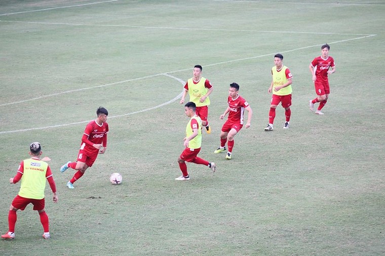 Bộ trưởng Nguyễn Ngọc Thiện gặp mặt, động vên ĐTVN trước thềm AFF Cup 2018 ảnh 1
