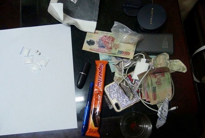 Phát hiện hai 'nữ tú' ngang nhiên vận chuyển ma túy trên đường ảnh 1