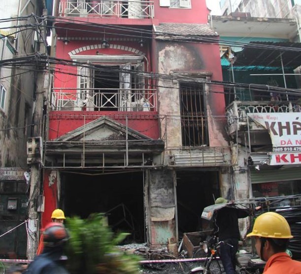 Hiện trường vụ cháy nổ khiến 2 người bị bỏng tại quận Đống Đa ảnh 1