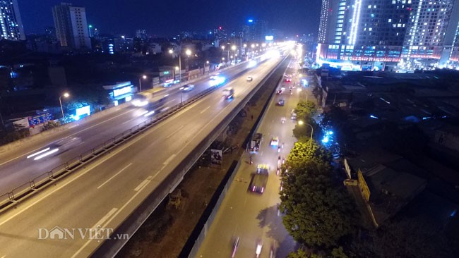 anh: cong nhan trang dem xen dai phan cach duong vanh dai 3 ha noi hinh anh 11