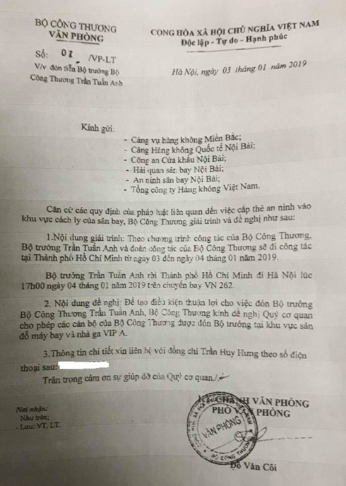 Thực hư chuyện xe biển xanh đón người nhà cán bộ từ chân máy bay ảnh 1