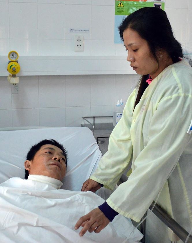 Lái xe taxi thuật lại giây phút bị khách lạ mặt dùng dao cứa cổ ảnh 1