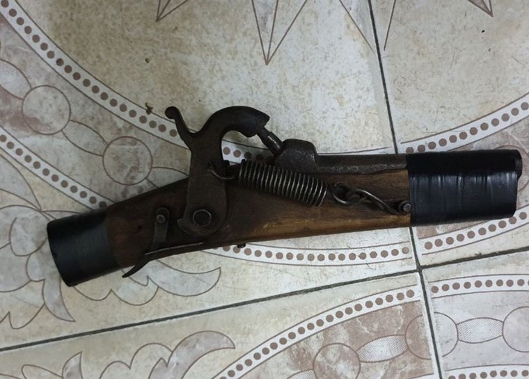 Quảng Ninh: Bắt giữ đối tượng cầm súng tự chế vào cướp ngân hàng ảnh 1