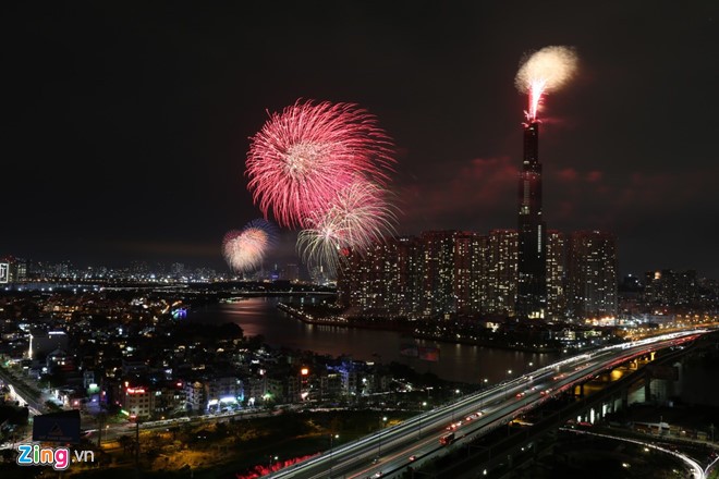 Những hình ảnh pháo hoa đẹp ngất ngây đón năm mới Kỷ Hợi ảnh 6