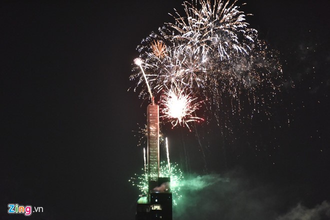 Những hình ảnh pháo hoa đẹp ngất ngây đón năm mới Kỷ Hợi ảnh 8