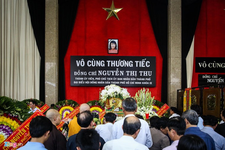Cán bộ và người dân TP HCM dự tang lễ Phó Chủ tịch Nguyễn Thị Thu ảnh 1