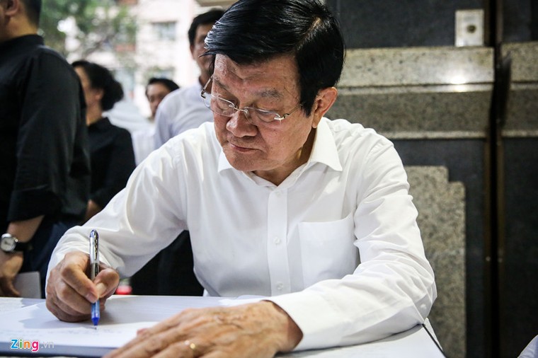 Cán bộ và người dân TP HCM dự tang lễ Phó Chủ tịch Nguyễn Thị Thu ảnh 4