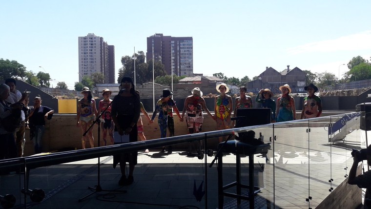 Chile:Phụ nữ khỏa thân kêu gọi nữ quyền trước thềm ngày Quốc tế Phụ nữ ảnh 1