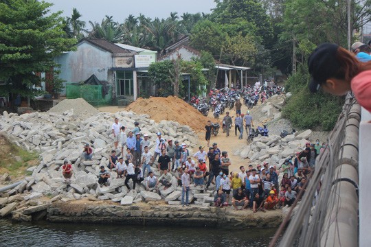 Quảng Nam: Người đàn ông vứt xe trên cầu rồi gieo mình xuống sông ảnh 1
