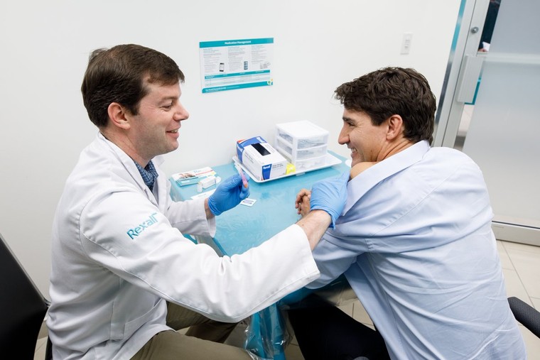 Những người mẹ mất con bị tấn công bởi nhóm người anti-vaccine ảnh 2