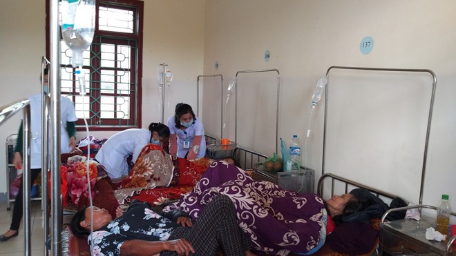 Hàng chục người nhập viện vì ngộ độc sau khi ăn đám giỗ ảnh 1