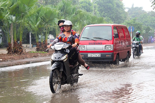Con phố quanh năm luôn trong tình trạng ngập úng tại Hà Nội ảnh 11