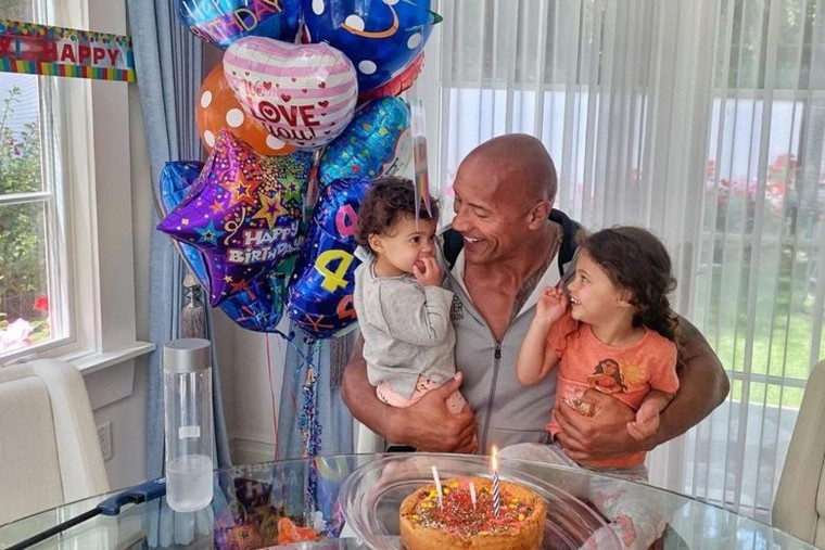 Người hùng cơ bắp 'The Rock' chính thức kết hôn ảnh 1