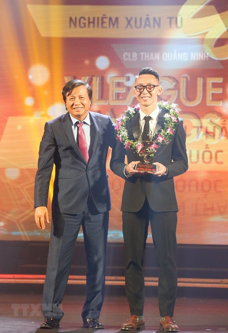 Quang Hải được vinh danh tại lễ Gala tổng kết V.League 2019 ảnh 2