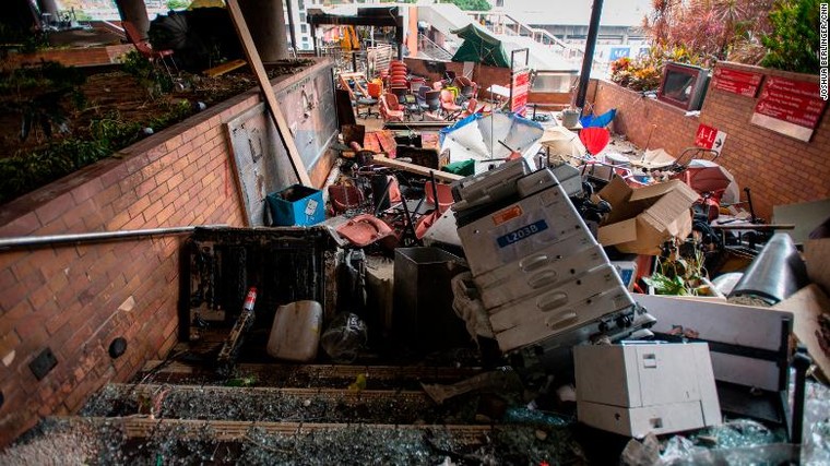 Trường Đại học Bách khoa Hong Kong tan hoang sau 'cơn bão' biểu tình ảnh 3