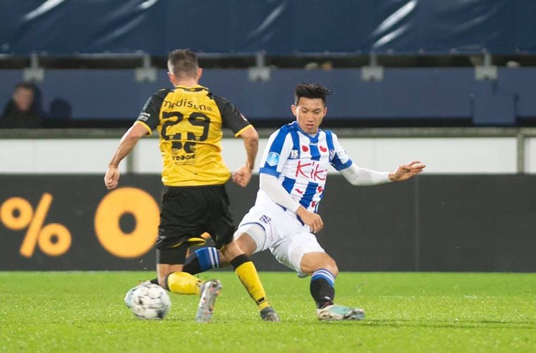Văn Hậu có trận ra mắt đội 1 SC Heerenveen ảnh 1
