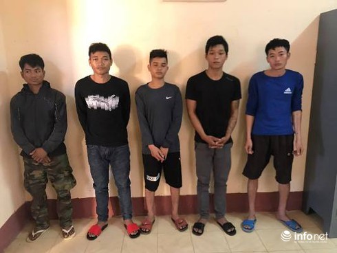 Bắt khẩn cấp 5 đối tượng chém trọng thương kiểm lâm ảnh 1