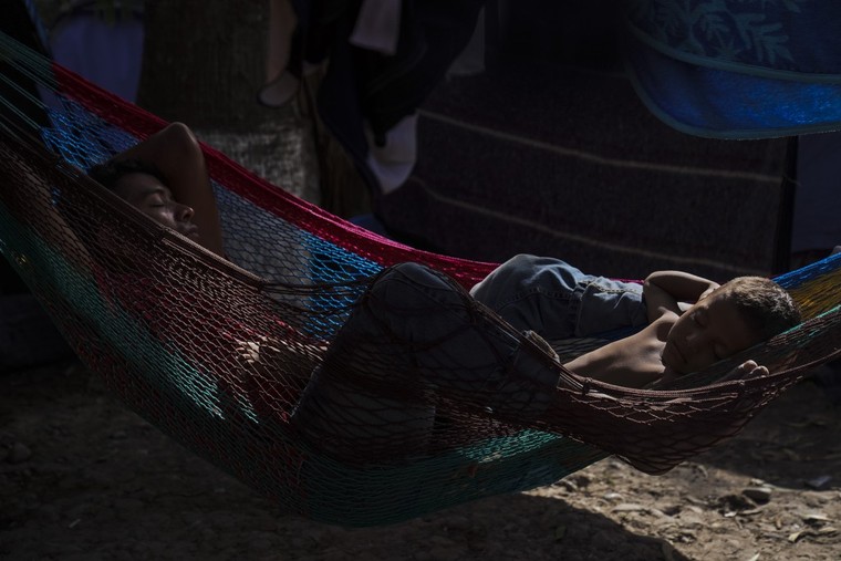 Những đứa trẻ mắc kẹt trước ngưỡng cửa ‘Giấc mơ Mỹ’ ảnh 4