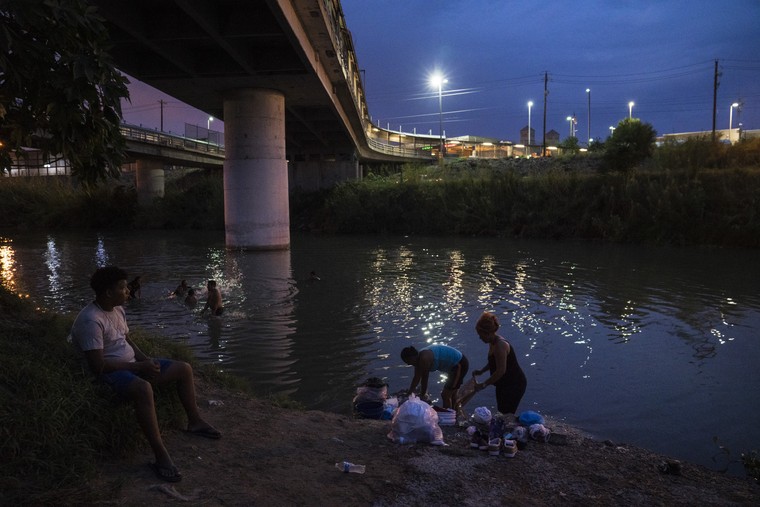 Những đứa trẻ mắc kẹt trước ngưỡng cửa ‘Giấc mơ Mỹ’ ảnh 5