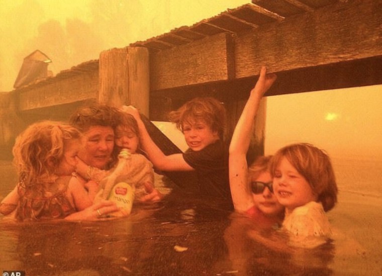 Hải quân Australia sơ tán 4.000 người mắc kẹt do hỏa hoạn ảnh 3