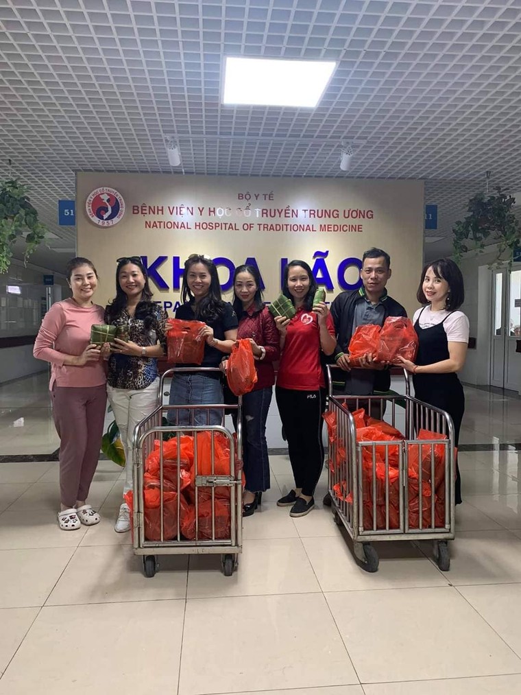 Gần 800 bánh chưng tặng các bệnh nhân ở Hà Nội ảnh 1
