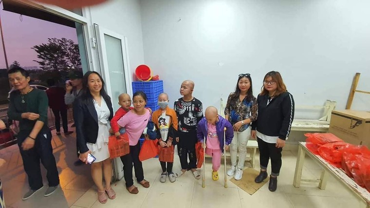 Gần 800 bánh chưng tặng các bệnh nhân ở Hà Nội ảnh 3