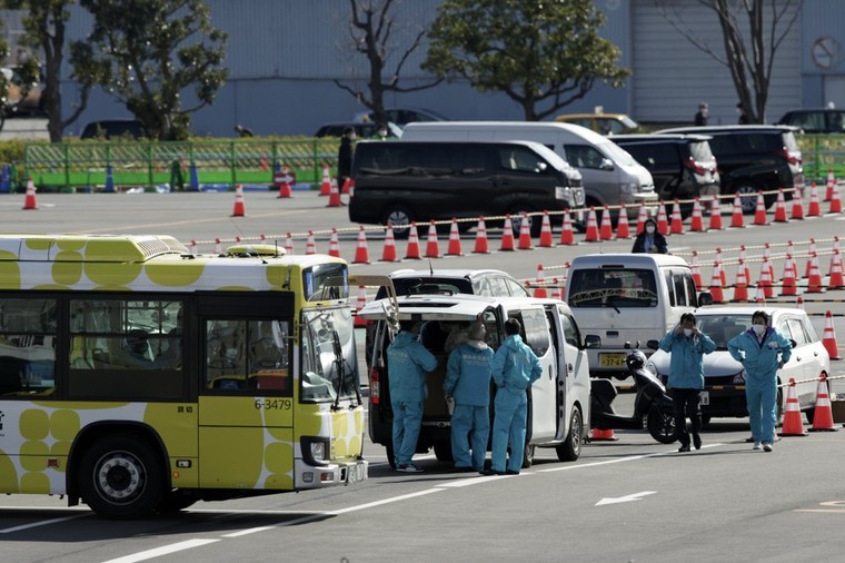 Hành khách trên tàu Diamond Princess kết thúc 14 ngày cách ly ảnh 1