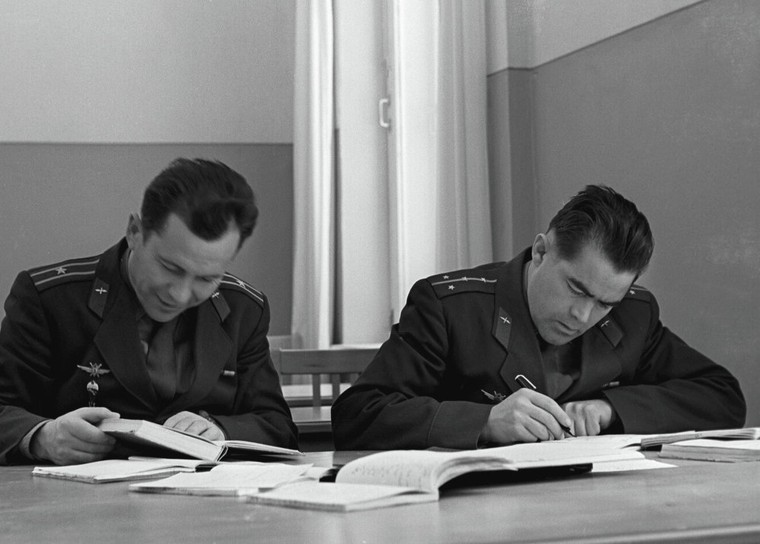 Phi hành gia vũ trụ - giữa vạn người chọn lấy một anh hùng ảnh 4