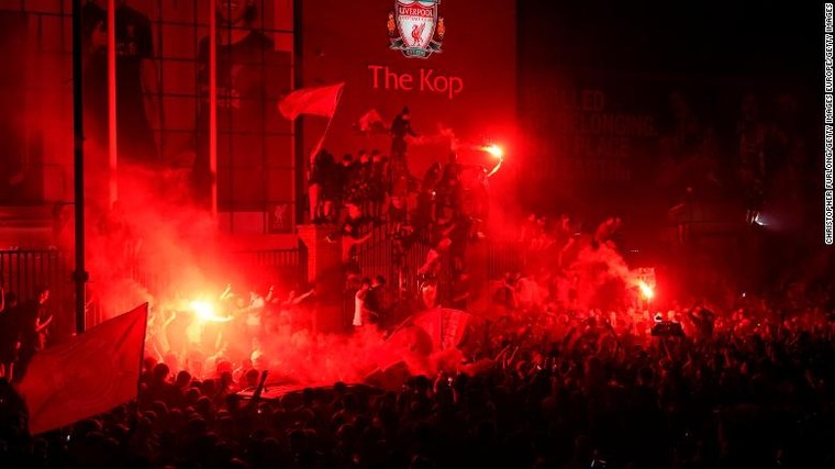 HLV Jurgen Klopp kêu gọi người hâm mộ ăn mừng kiềm chế ảnh 1