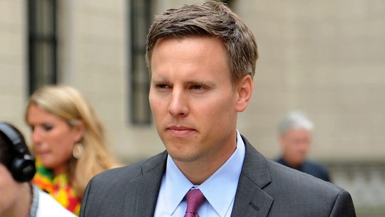 Tín nhiệm thấp, ông Trump 'thay ngựa giữa dòng' ảnh 2