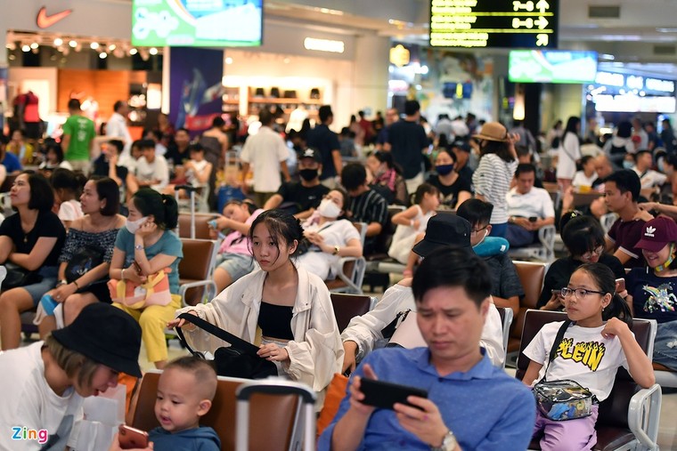 qua tai delay may bay anh 3