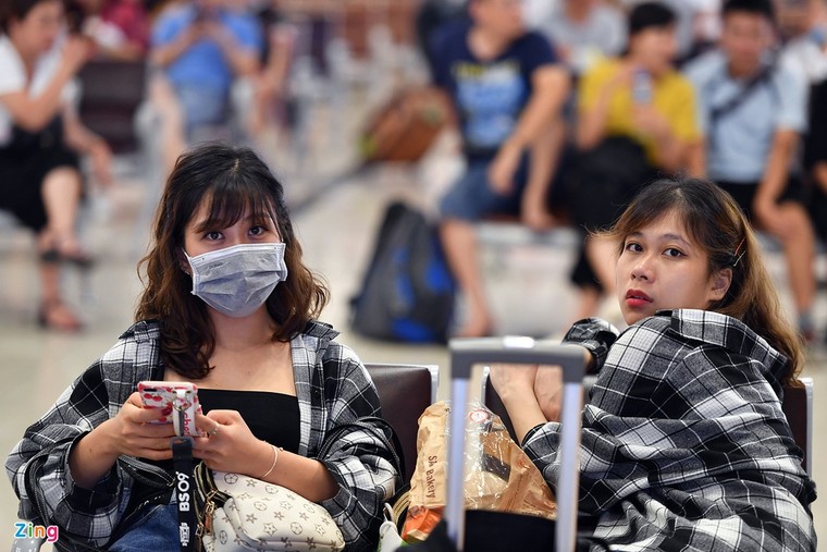 qua tai delay may bay anh 5