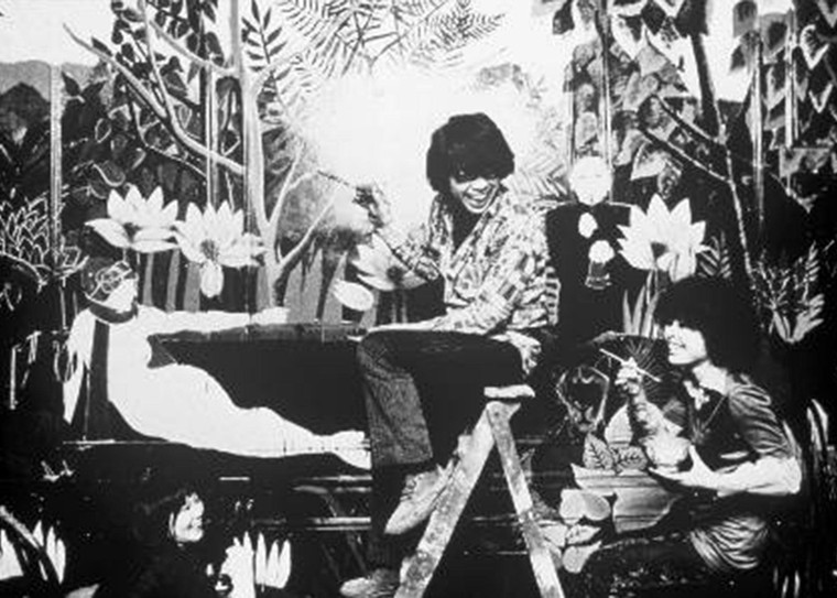 Takada Kenzo - cánh hạc giấy đã ngừng mê mải ảnh 2