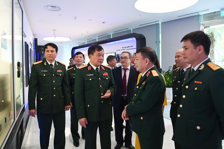 Viettel Telecom đặt mục tiêu trở thành doanh nghiệp chủ đạo kiến tạo xã hội số ảnh 1