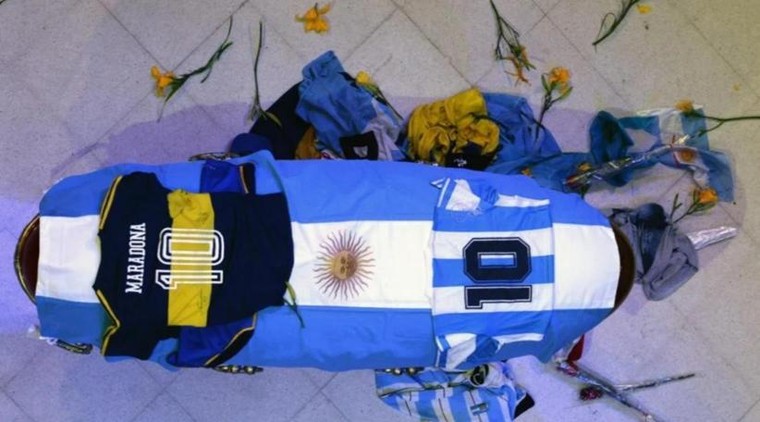 Người hâm mộ Maradona: 'Ông ấy sẽ sống mãi' ảnh 3