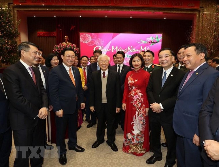Tổng Bí thư, Chủ tịch nước chúc Tết quân và dân Thủ đô ảnh 1