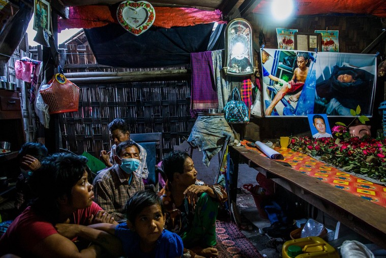 Đường phố Myanmar hóa chiến trường ảnh 7