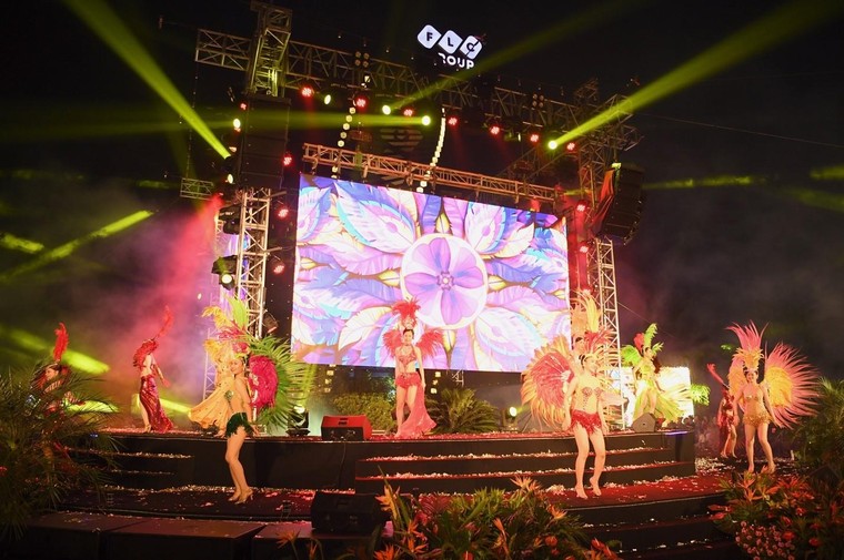 Đêm nghệ thuật khai mạc lễ hội hoa FLC Sầm Sơn thu hút hàng vạn du khách ảnh 1