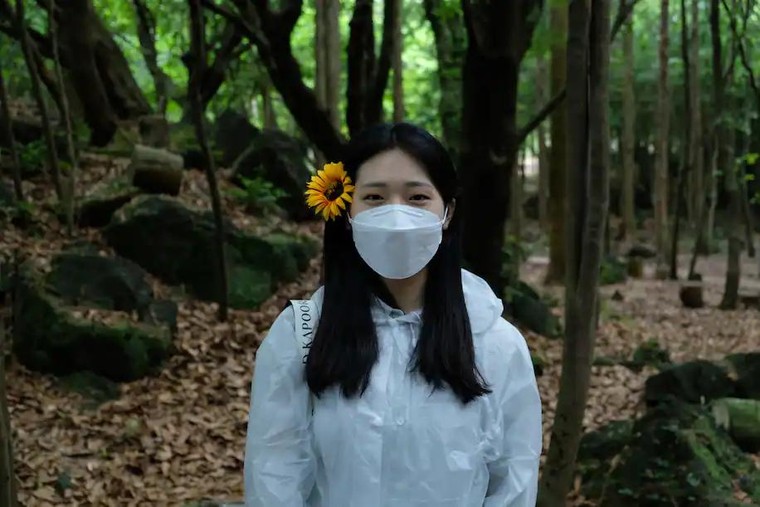 Vào rừng thiền để 'trốn tránh' dịch bệnh ảnh 2