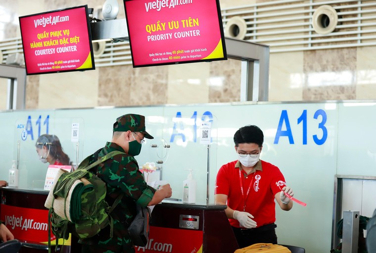 Vietjet tăng cường các chuyến bay vận chuyển nhân lực y tế ảnh 4