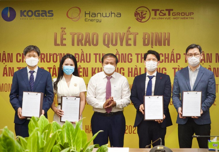 Quảng Trị trao quyết định chủ trương đầu tư dự án Trung tâm điện khí LNG Hải Lăng ảnh 1