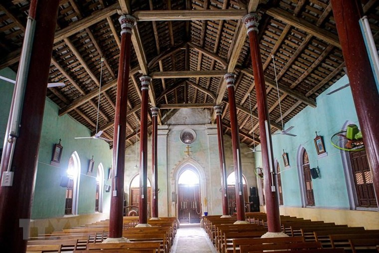 Gìn giữ, bảo tồn vẻ đẹp cổ kính nhà thờ cổ Tùng Sơn ảnh 2