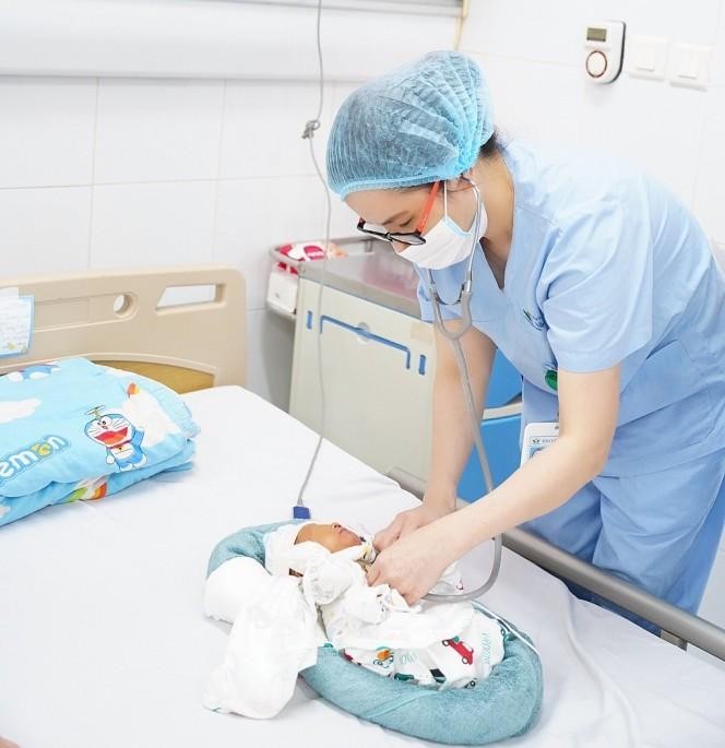 Cứu trái tim bé sơ sinh nặng 1,5kg ảnh 1