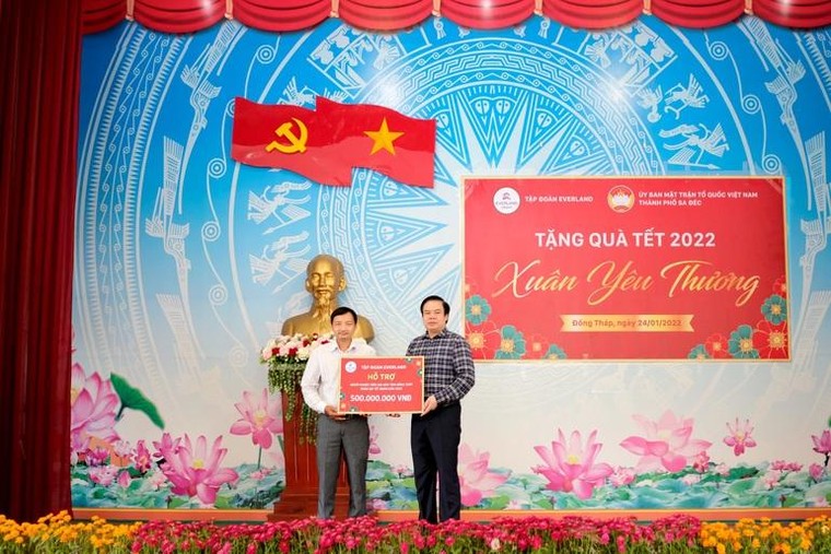 Everland tài trợ Đường Hoa Xuân 2022 và tặng quà Tết cho người nghèo tại Đồng Tháp ảnh 1