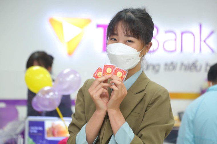 Nhiều bạn trẻ mua vàng chiêu lộc Ngày Thần Tài ảnh 4