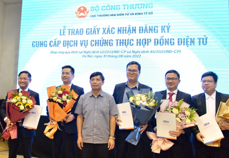 Viettel Telecom được trao giấy xác nhận đăng ký cung cấp dịch vụ vContract ảnh 2