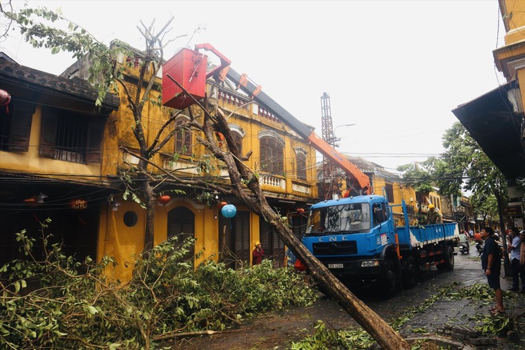 Hội An khắc phục hậu quả bão số 4 ảnh 2