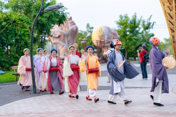 Chơi trung thu bất tận ở 'thành phố không ngủ' với voucher Grand World ảnh 2